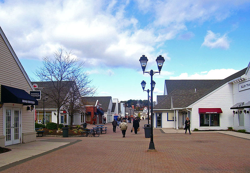 stores in woodbury commons